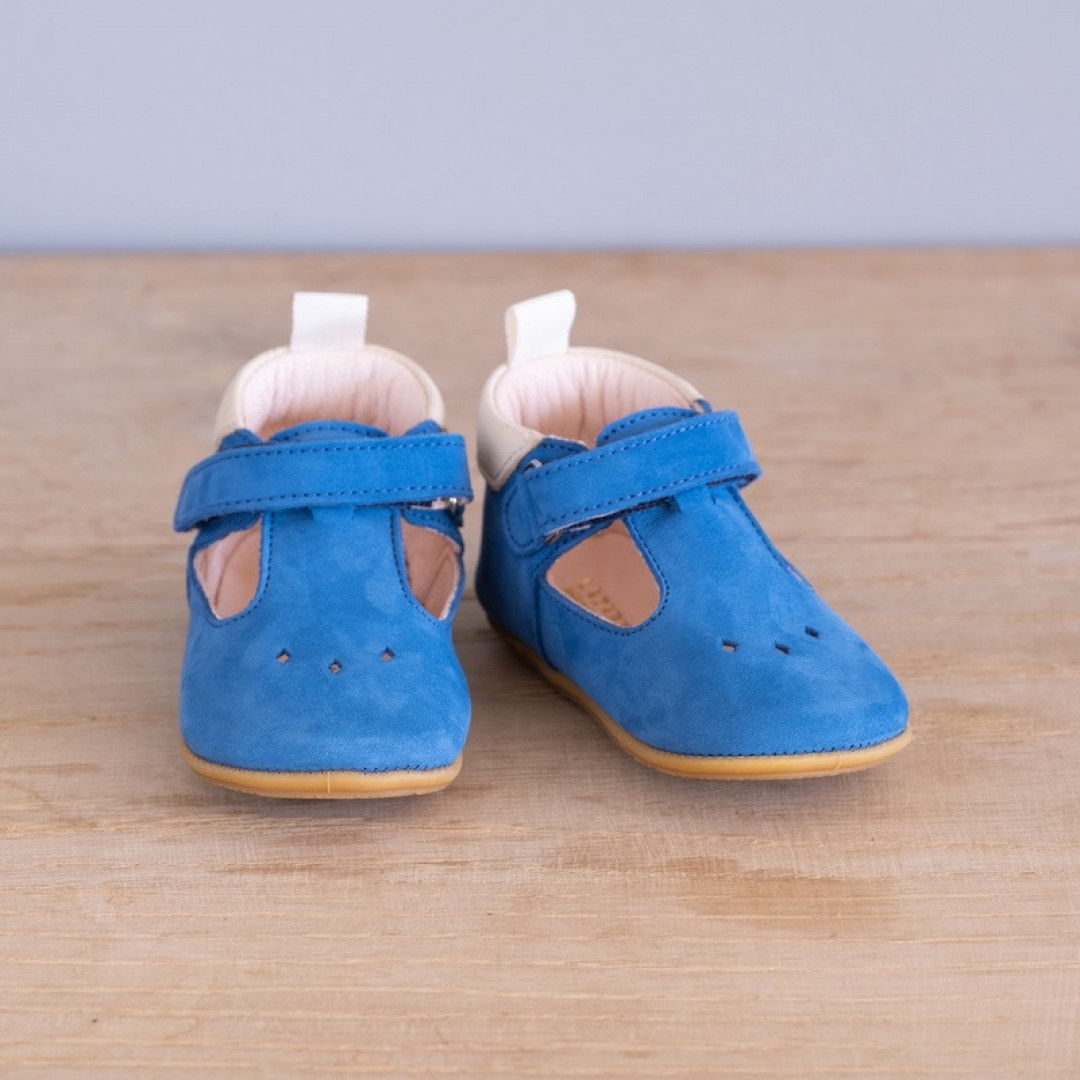 Chaussons cuir bébé 0-6 mois bleu Le voyage d'Olga - Made in Bébé