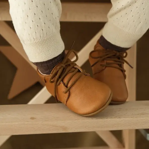 Chausson premiers pas Colombe en cuir souple marron