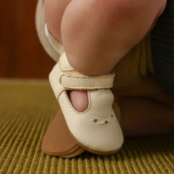 Chaussons César marron salomé cuir souple baptême bébé