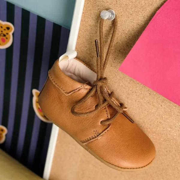 Chaussons Colombe marron à lacets cuir souple baptême bébé