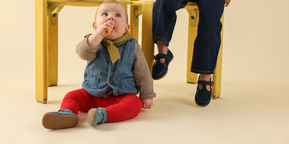 Pied de bébé en chausson cuir souple Lazare, croissance et premiers pas