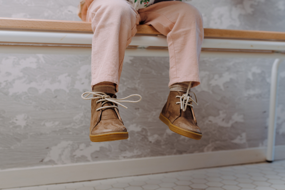 chaussures premiers pas raoul couleur taupe