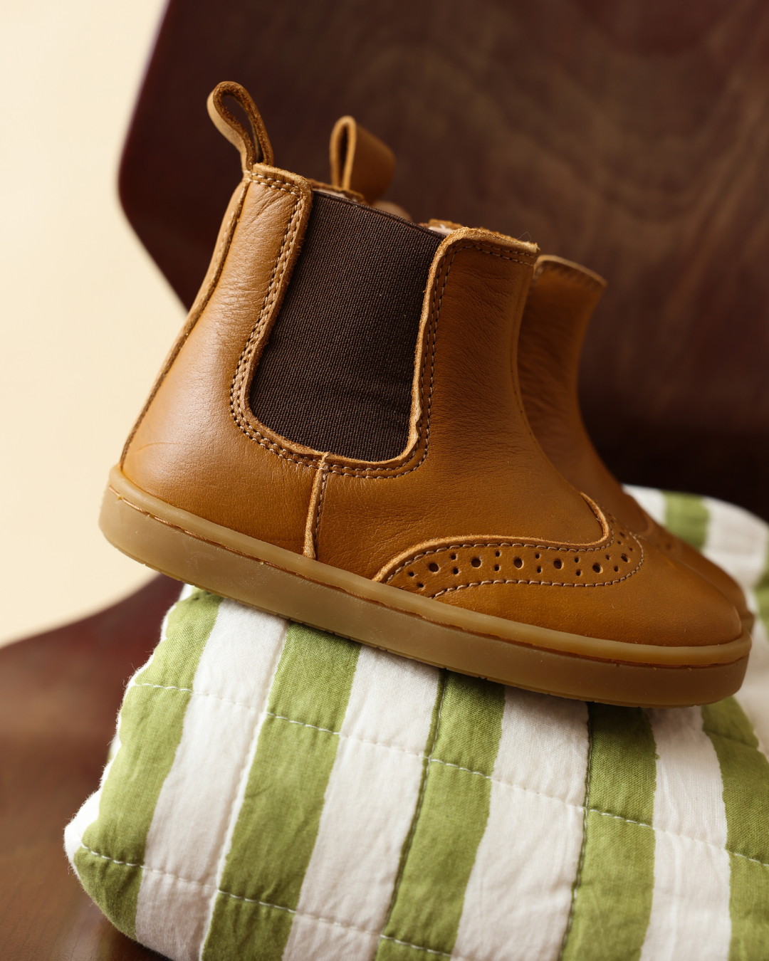 Bottines bébé Axelle marron chocolat en cuir souple avec fermeture éclair