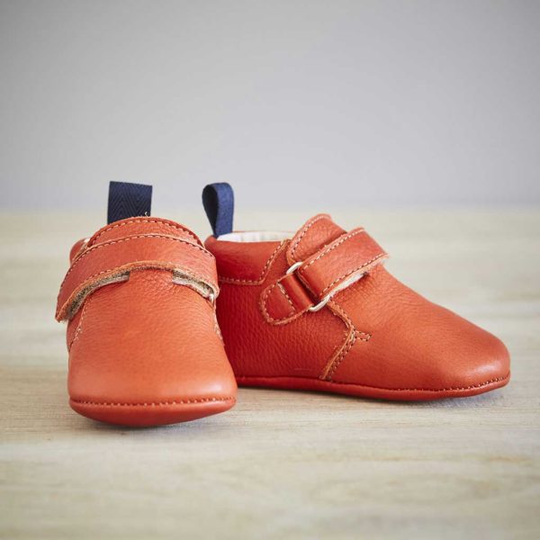 Lazare chaussons bébé modèle Achille rouge orangé