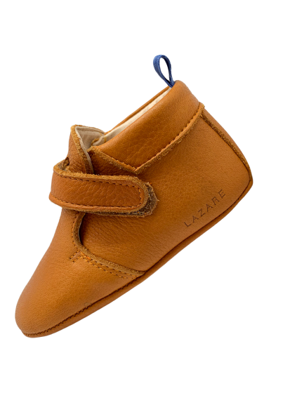 chaussons bébé en cuir souple Achille camel vu coté